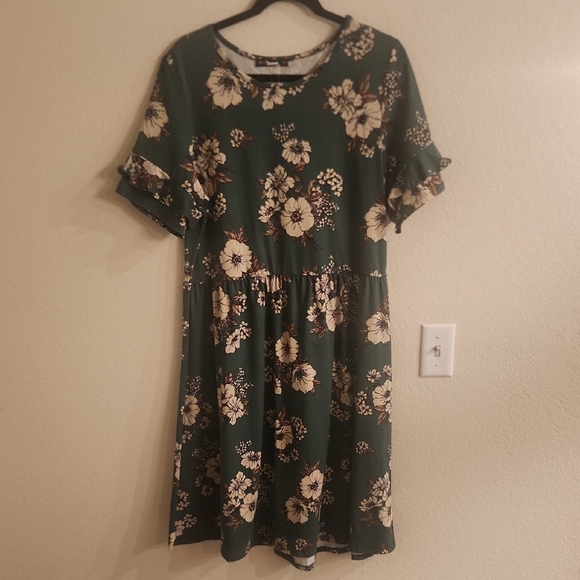 Mikarose Dresses & Skirts - Mikarose Dark Green Floral Midi Dress 🌻🌼🌹